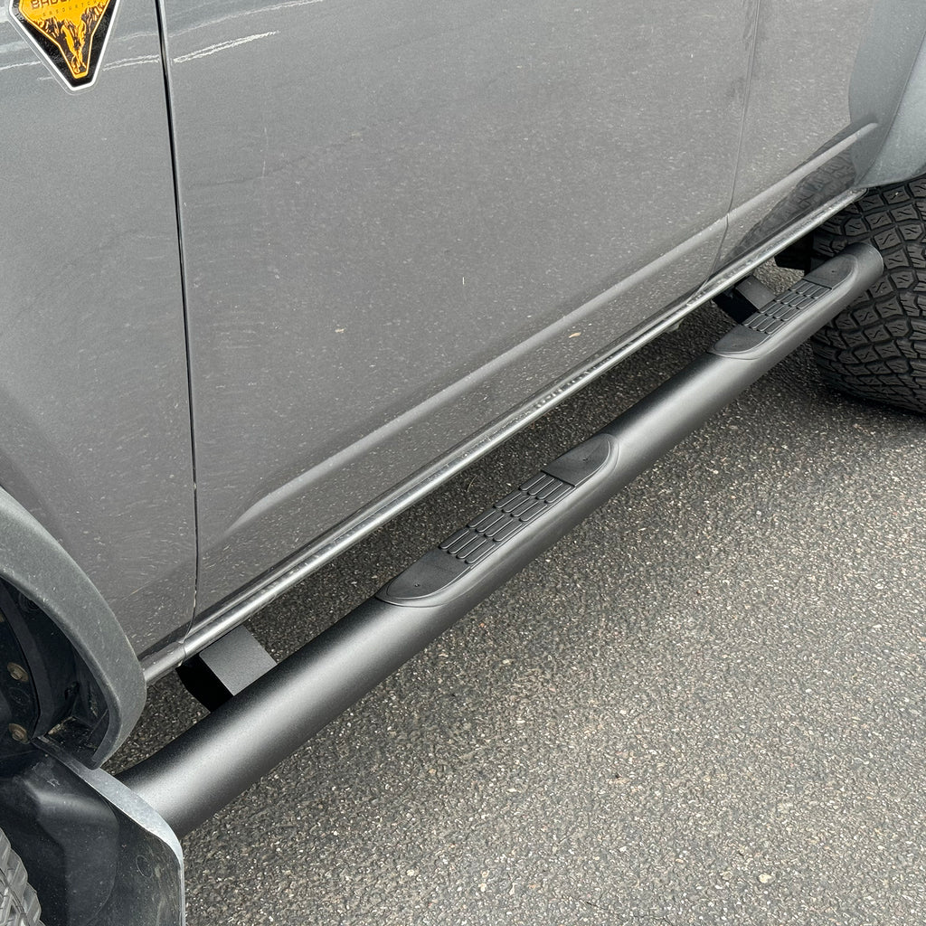 4000 Series Side Steps With Mounting Brackets Kit
